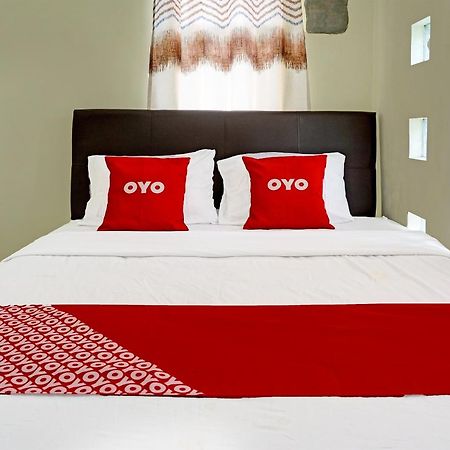 Oyo 91707 Jannah Homestay Syariah Dau Exteriör bild