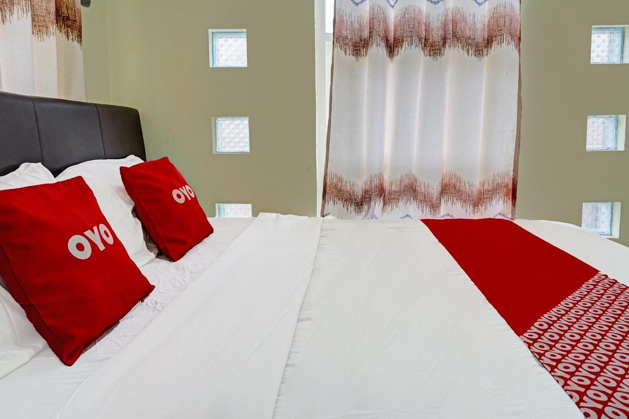 Oyo 91707 Jannah Homestay Syariah Dau Exteriör bild