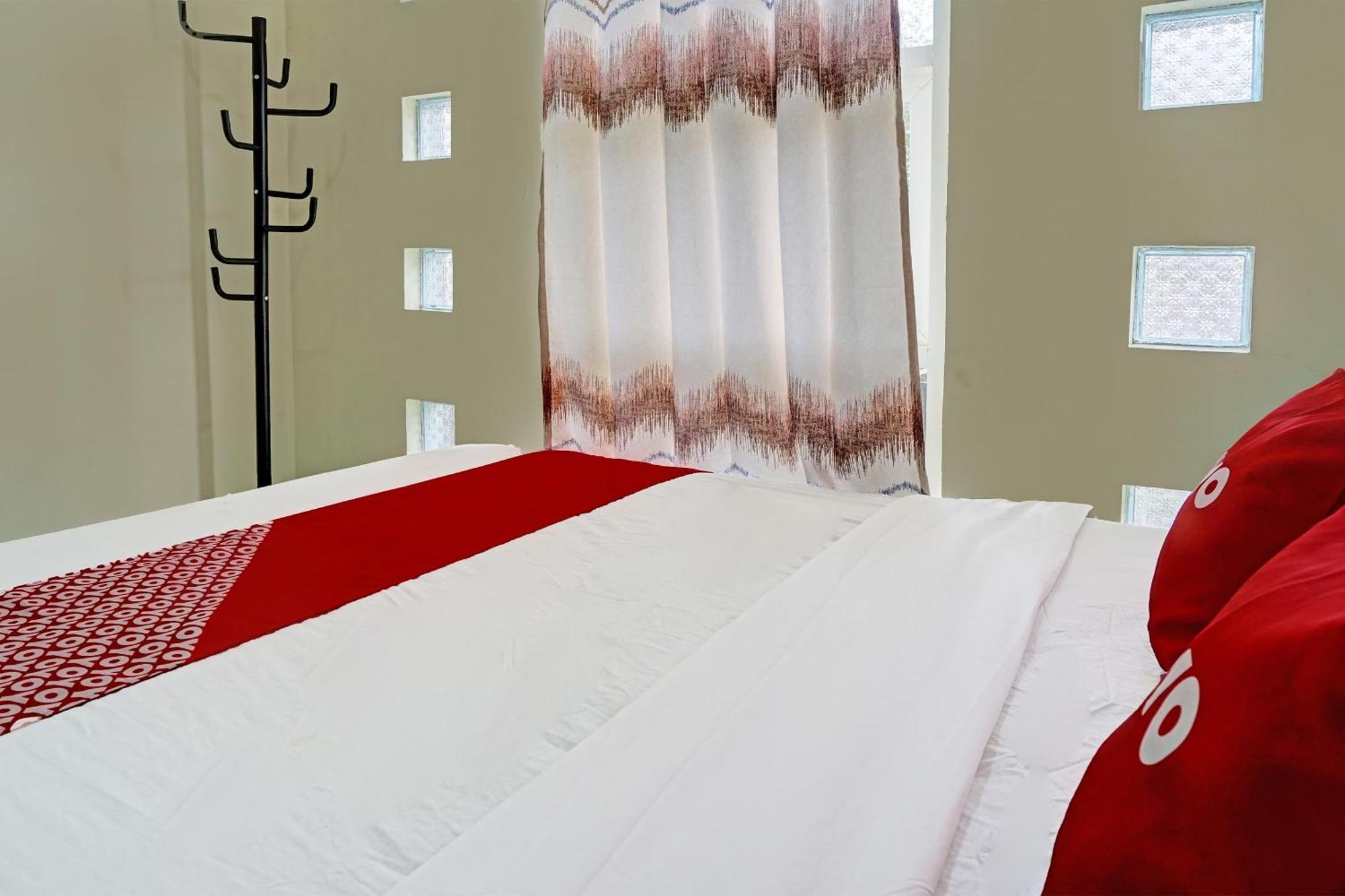 Oyo 91707 Jannah Homestay Syariah Dau Exteriör bild