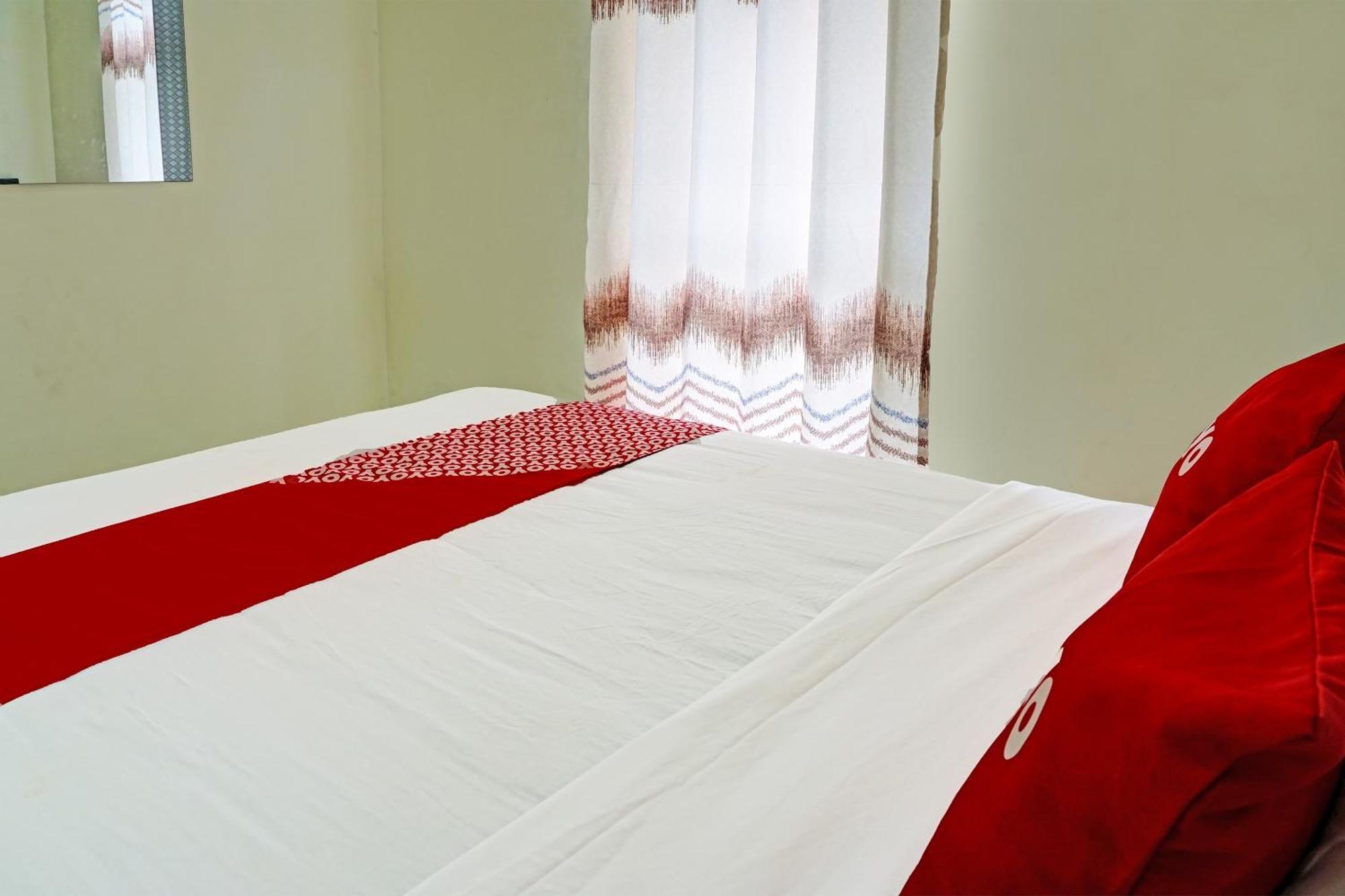 Oyo 91707 Jannah Homestay Syariah Dau Exteriör bild