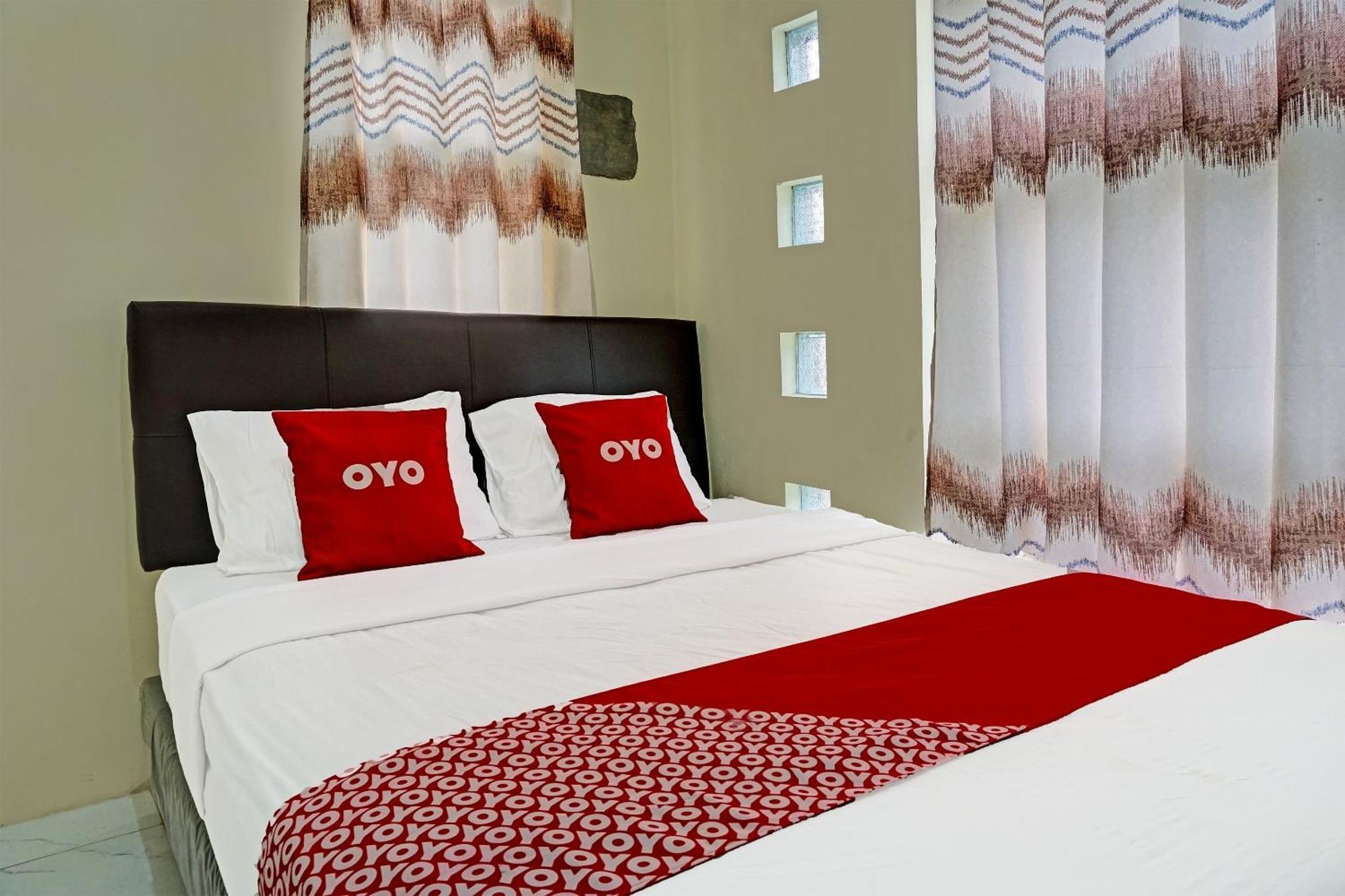 Oyo 91707 Jannah Homestay Syariah Dau Exteriör bild