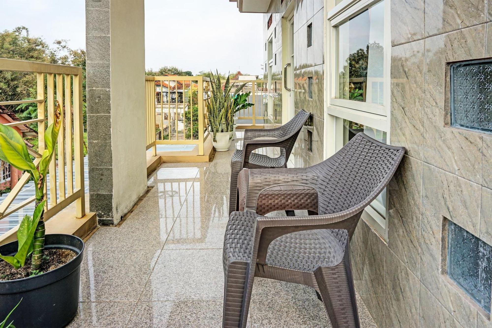 Oyo 91707 Jannah Homestay Syariah Dau Exteriör bild